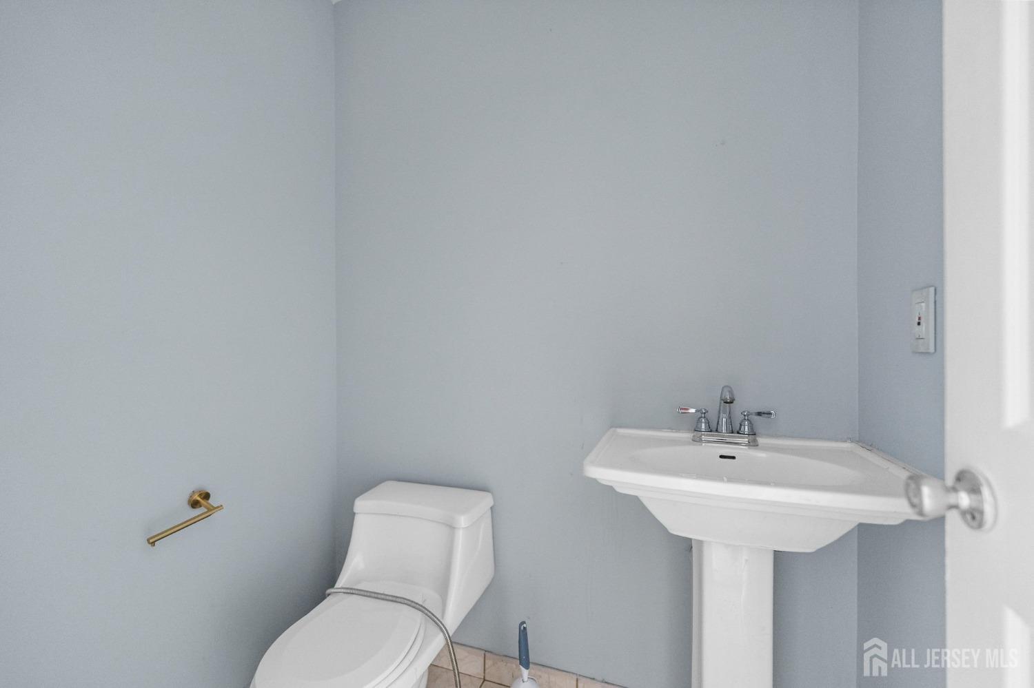 130 Pendleton Place Old Bridge, NJ 08857 - Photo 13 of 21 a bathroom with a toilet sink and mirror