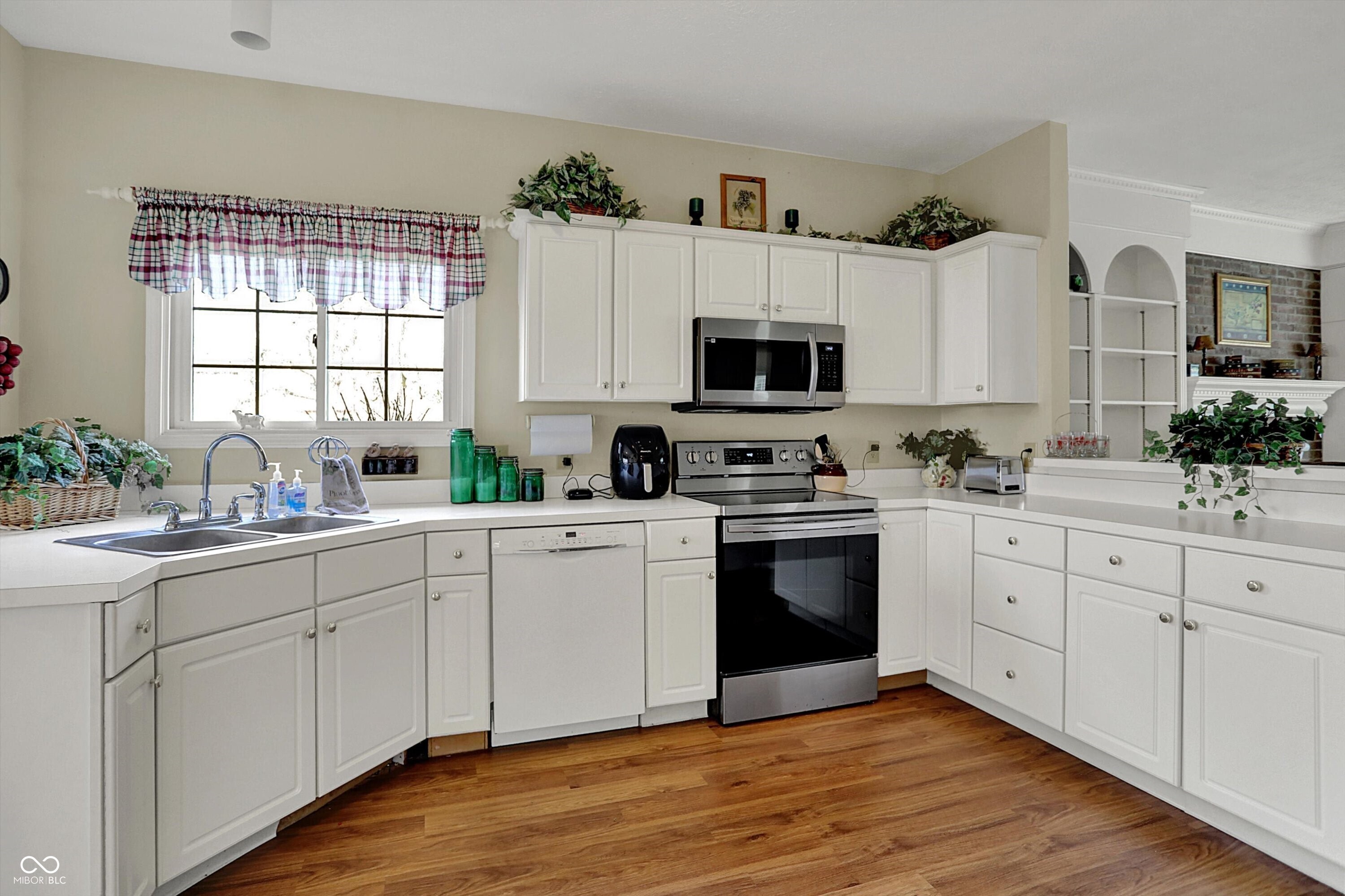11247 Reflection Point Drive Fishers, IN 46037 - Photo 12 of 54 Gallery Image 12