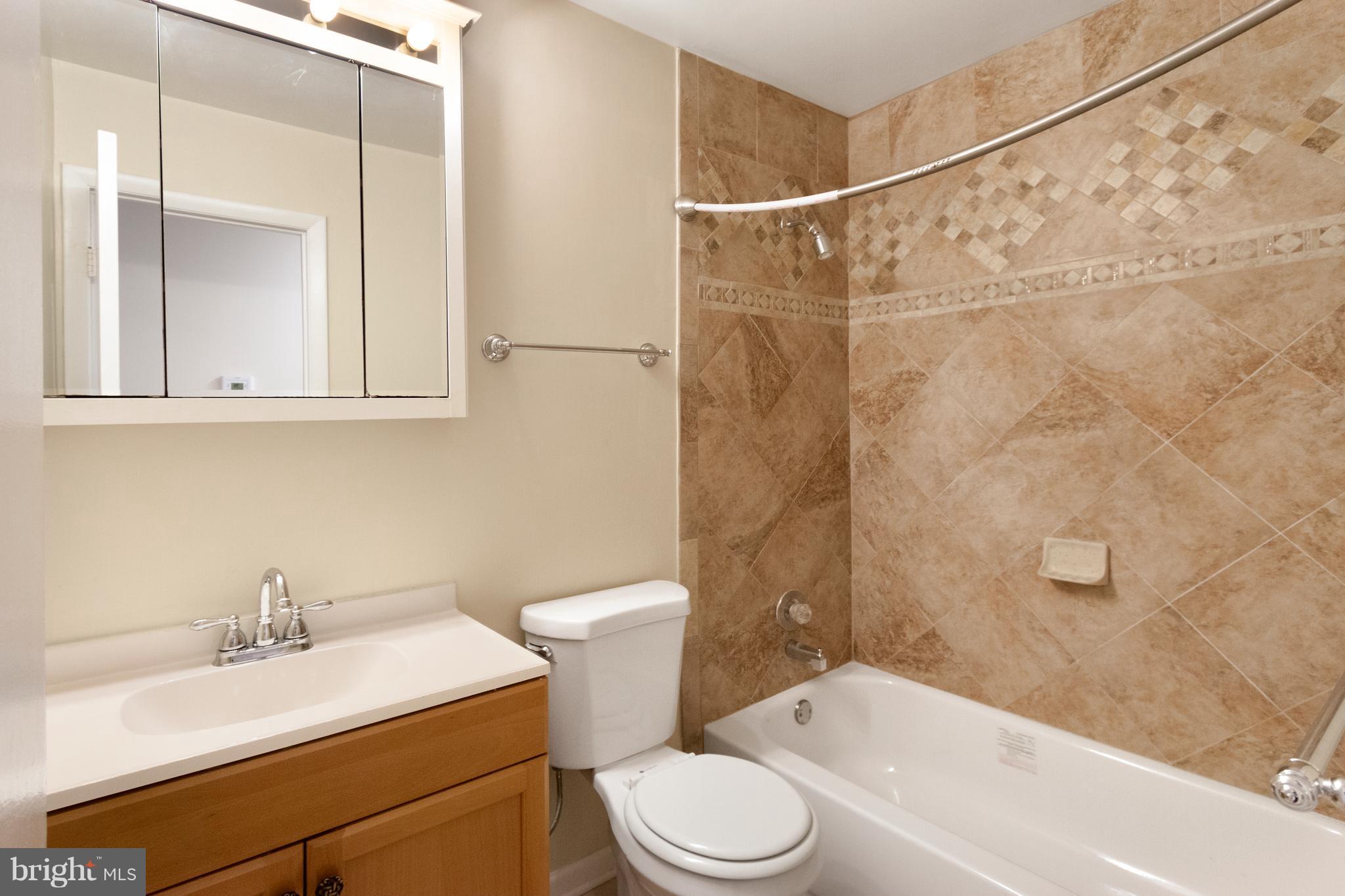 13809 Delaney Road Woodbridge, VA 22193 - Photo 18 of 30 Hall Bath