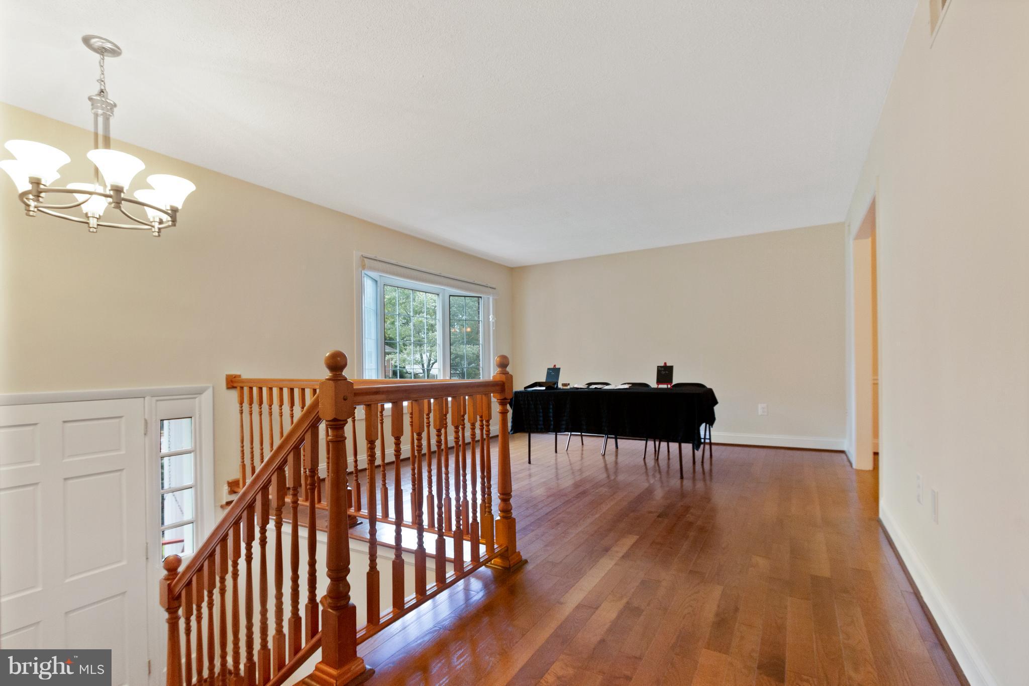 13809 Delaney Road Woodbridge, VA 22193 - Photo 4 of 30 Living Room Overview