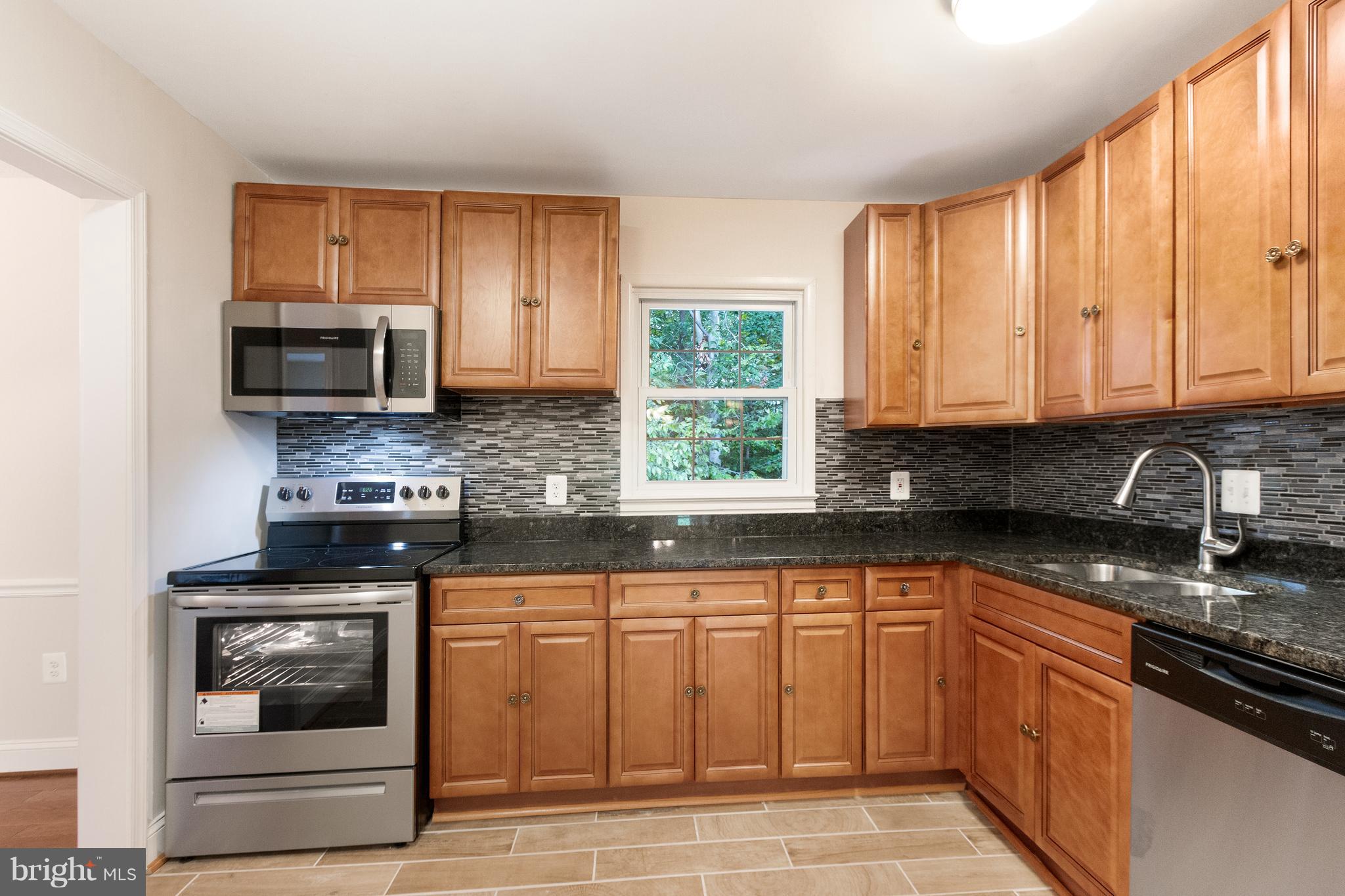 13809 Delaney Road Woodbridge, VA 22193 - Photo 7 of 30 Kitchen