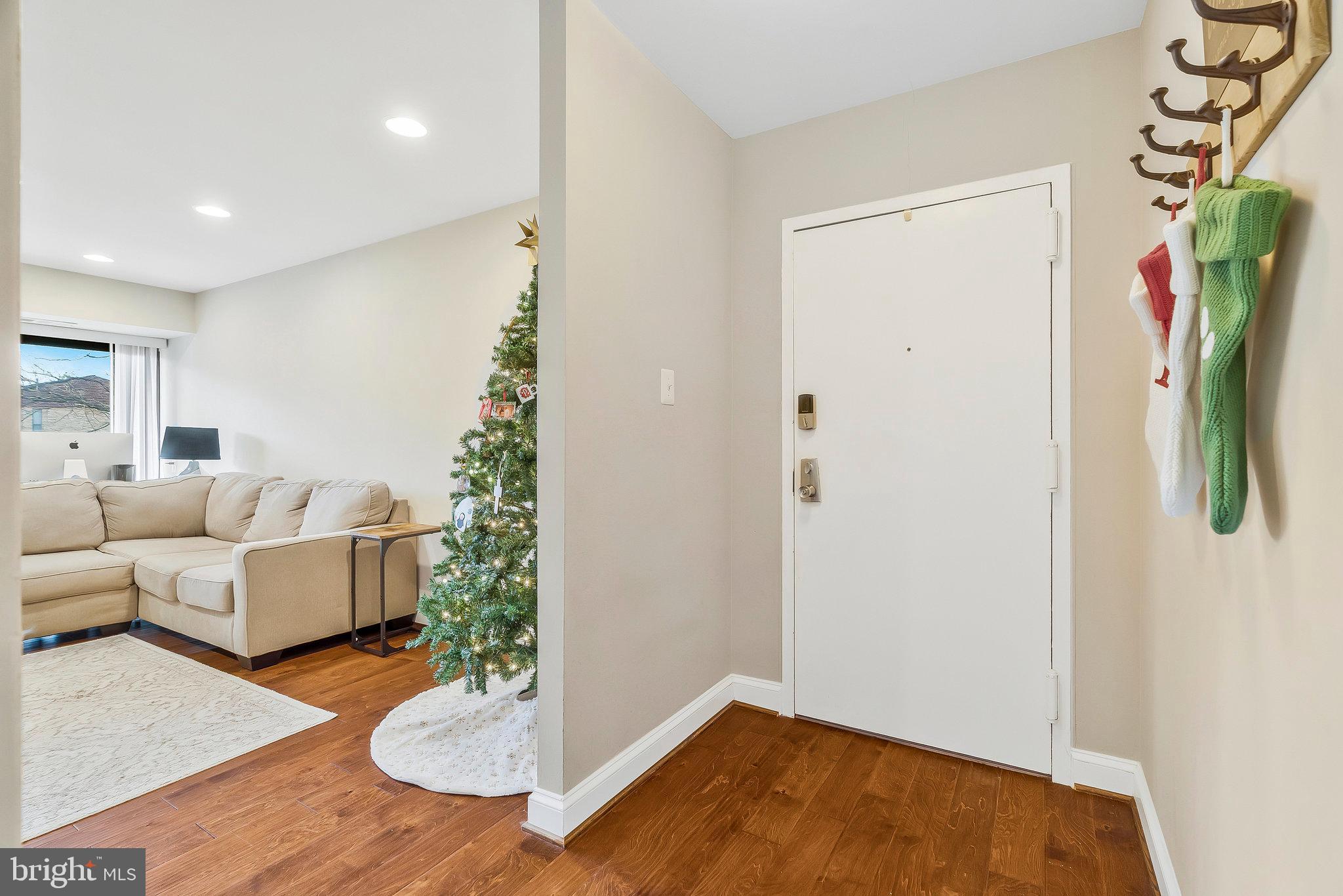 2014 Colts Neck Road, Unit 8/11B Reston, VA 20191 - Photo 2 of 29 Gallery Image 2