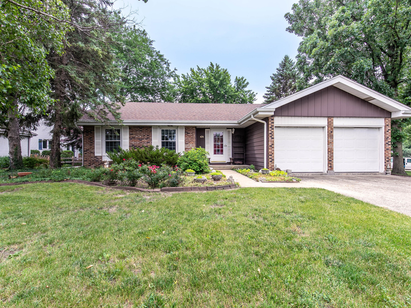 426 Beck Road Lindenhurst, IL 60046 - Photo 1 of 29