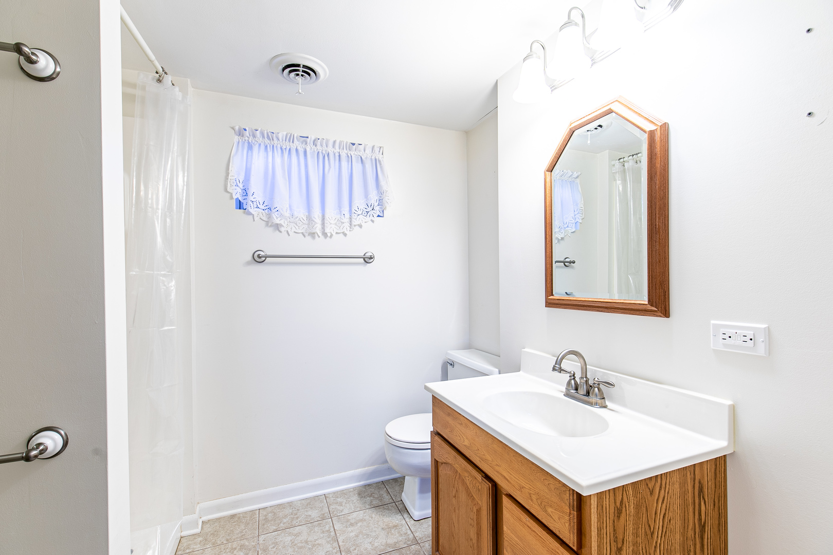 426 Beck Road Lindenhurst, IL 60046 - Photo 16 of 29