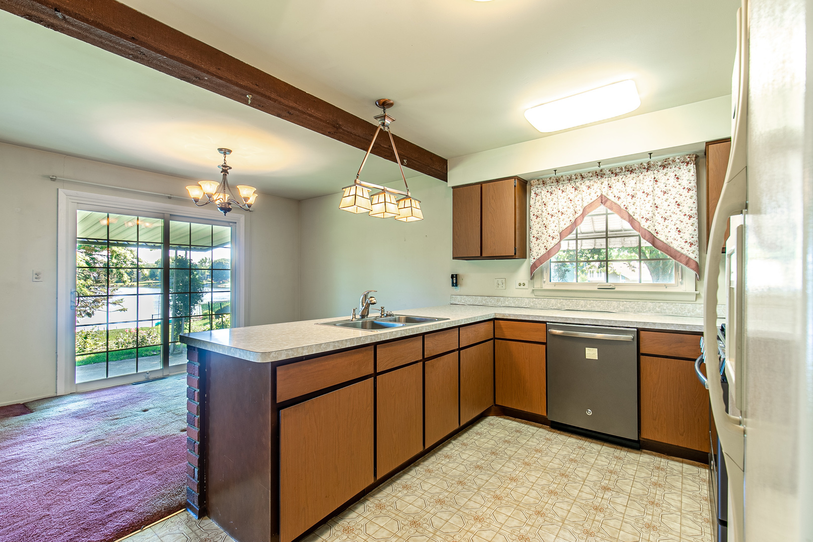 426 Beck Road Lindenhurst, IL 60046 - Photo 5 of 29