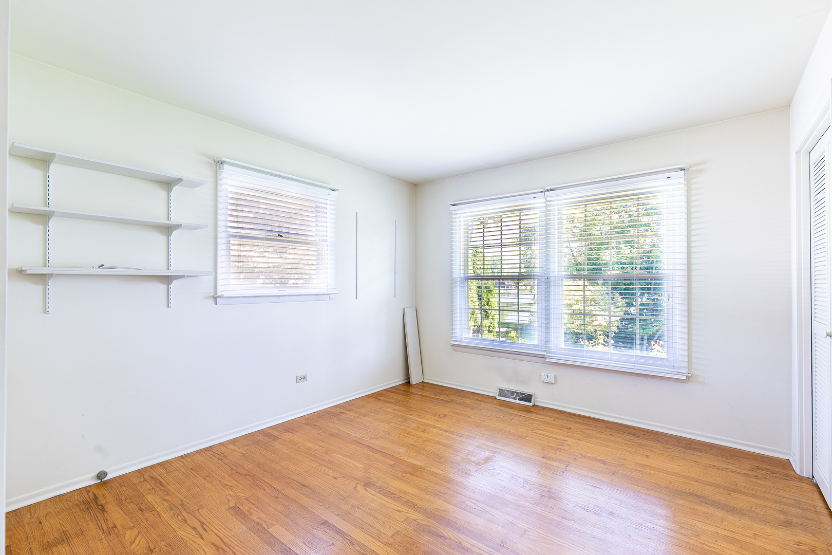 426 Beck Road Lindenhurst, IL 60046 - Photo 6 of 29