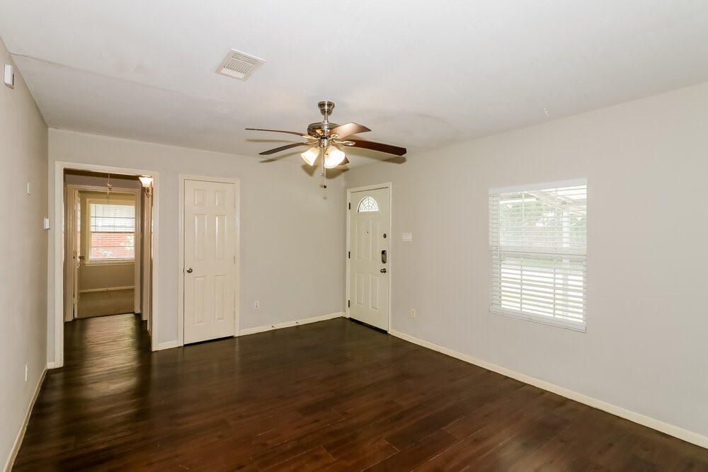 11611 Duane Street Houston, TX 77047 - Photo 4 of 16