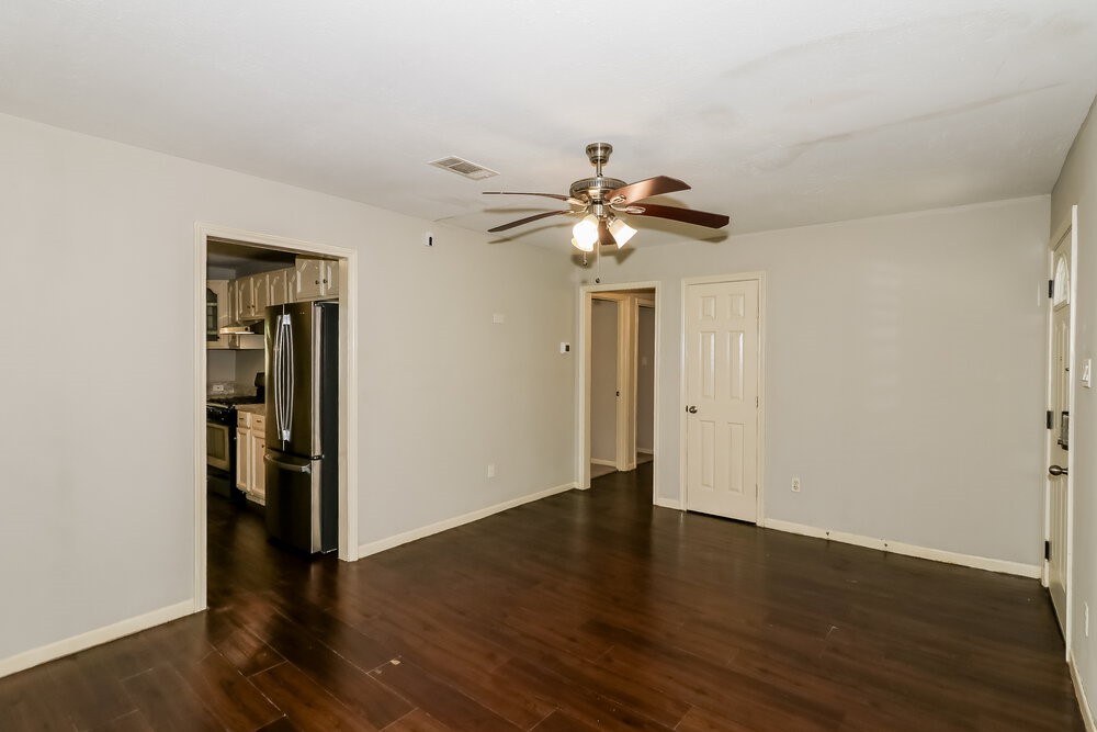 11611 Duane Street Houston, TX 77047 - Photo 5 of 16