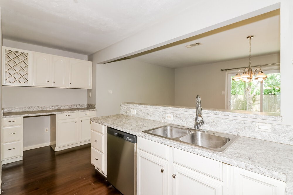 11611 Duane Street Houston, TX 77047 - Photo 7 of 16