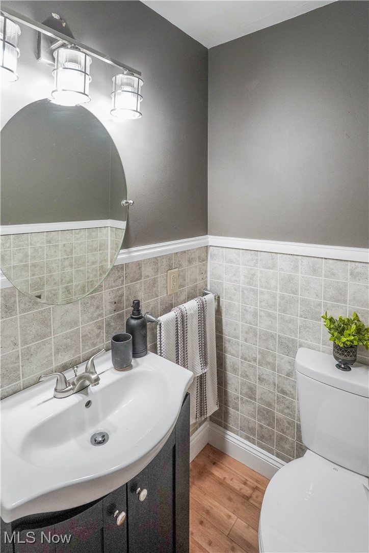 1822 Monument Road Northwest Canton, OH 44709 - Photo 12 of 36 1st Floor Half Bath
