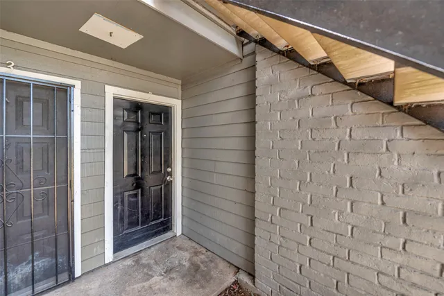 a view of a back yard of the house
