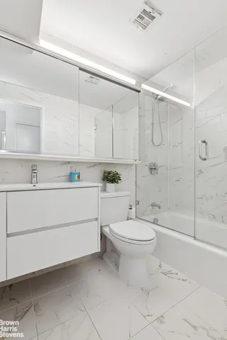 $1,600,000 | 32 East 76th Street, Unit 1403 | Lenox Hill