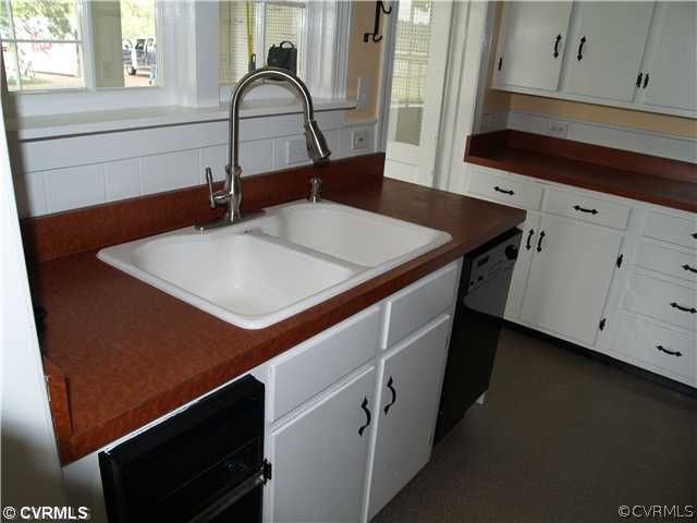 8860 Varina Road Richmond, VA 23231 - Photo 8 of 12 Kitchen - Custom Faucet, Dishwasher, Compactor