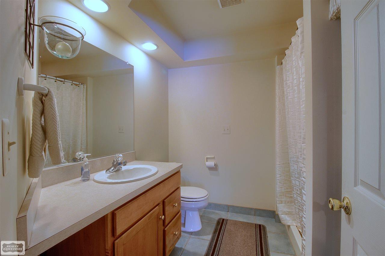 54285 Ridgeview Drive Utica, MI 48316 - Photo 35 of 42 31370101-34.JPG