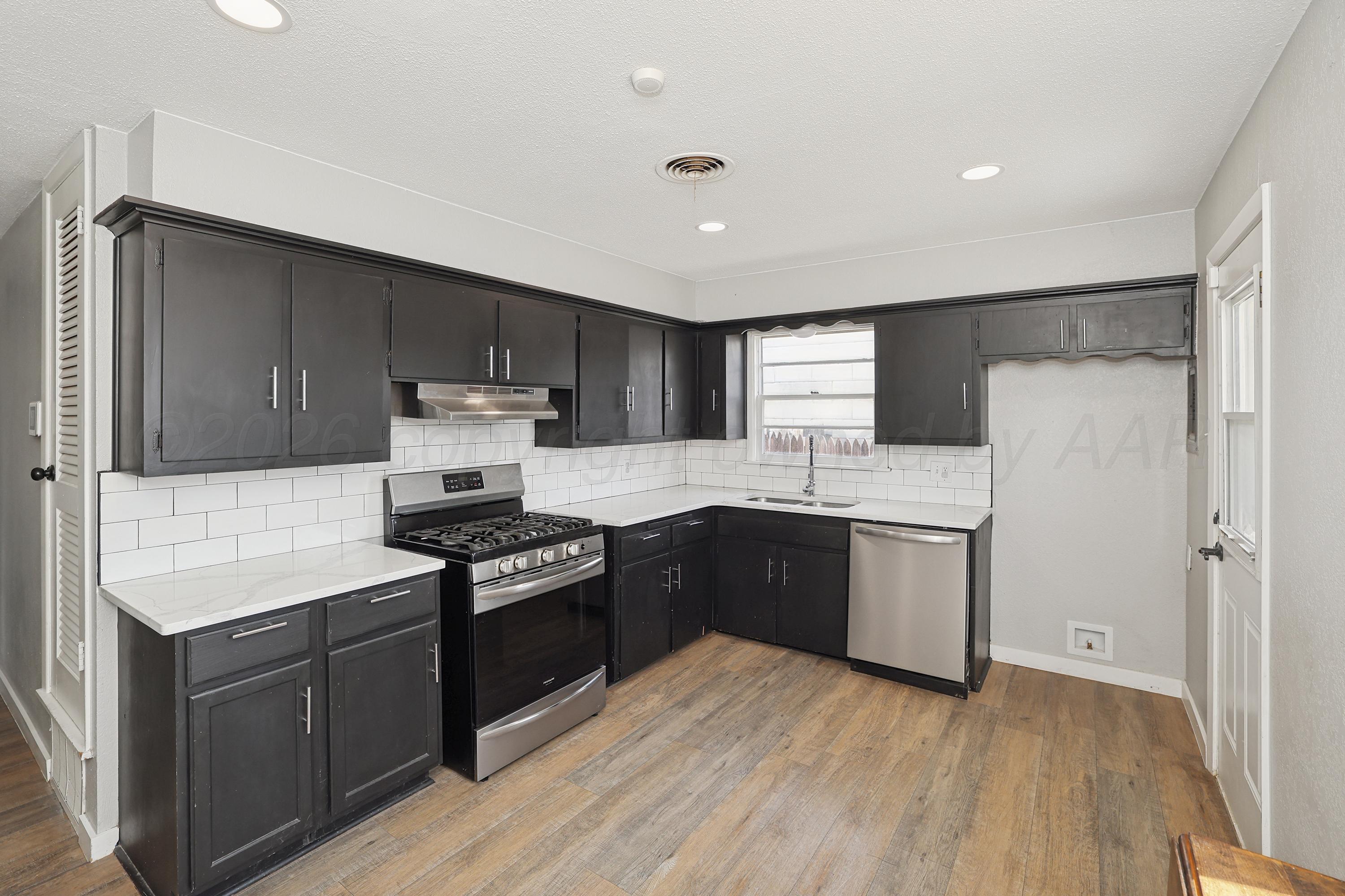 4304 South Bonham Street Amarillo, TX 79110 - Photo 11 of 22 11-Kitchen
