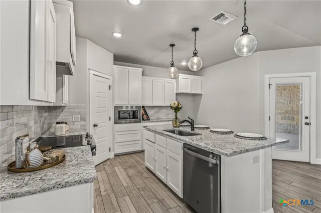 $429,900 | 220 Pecan Meadow Lane, Belton, TX 76513