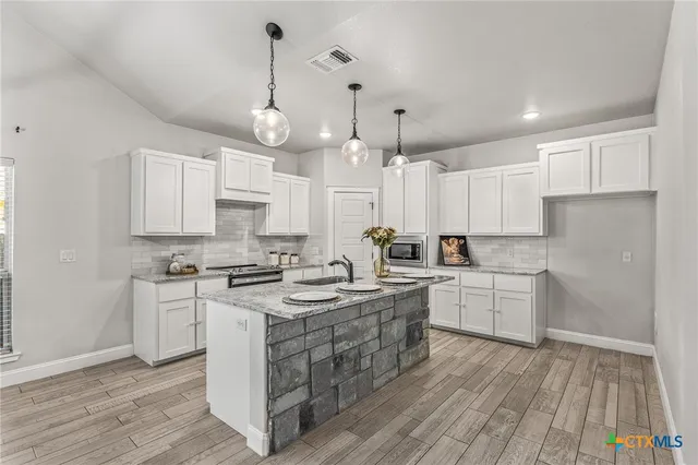 $429,900 | 220 Pecan Meadow Lane, Belton, TX 76513