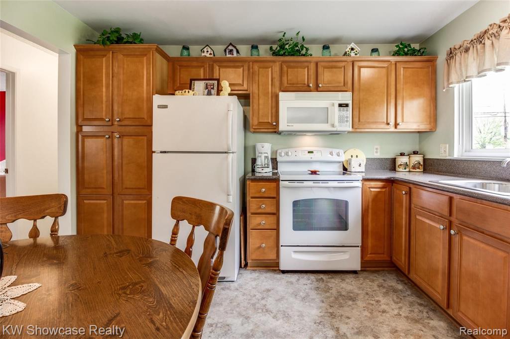 998 Hadley Road Rochester Hills, MI 48307 - Photo 23 of 42