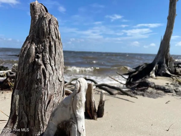 $249,000 | 740 Sandy Point Drive, Beaufort, NC 28516