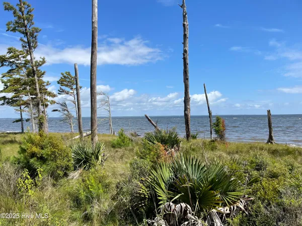 $249,000 | 740 Sandy Point Drive, Beaufort, NC 28516