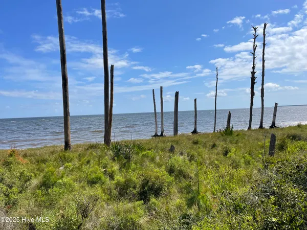 $249,000 | 740 Sandy Point Drive, Beaufort, NC 28516