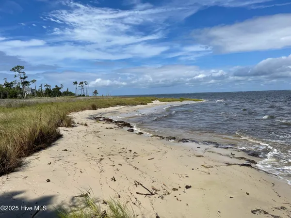 $249,000 | 740 Sandy Point Drive, Beaufort, NC 28516