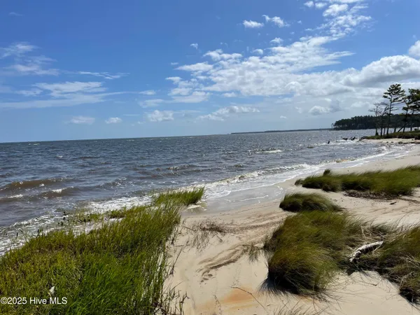 $249,000 | 740 Sandy Point Drive, Beaufort, NC 28516