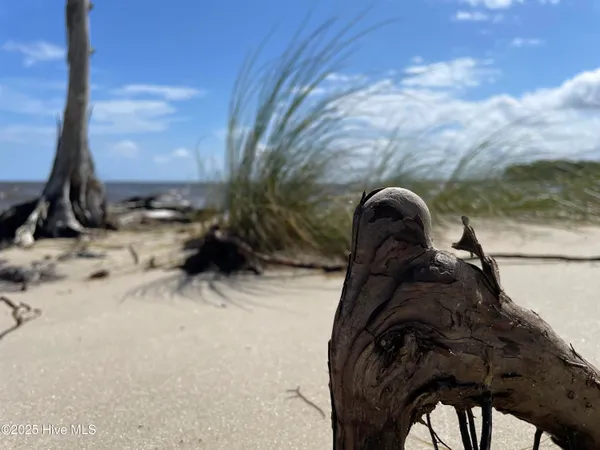 $249,000 | 740 Sandy Point Drive, Beaufort, NC 28516