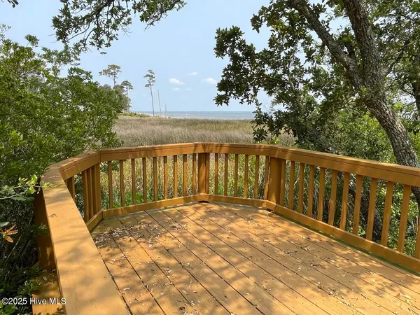 $249,000 | 740 Sandy Point Drive, Beaufort, NC 28516