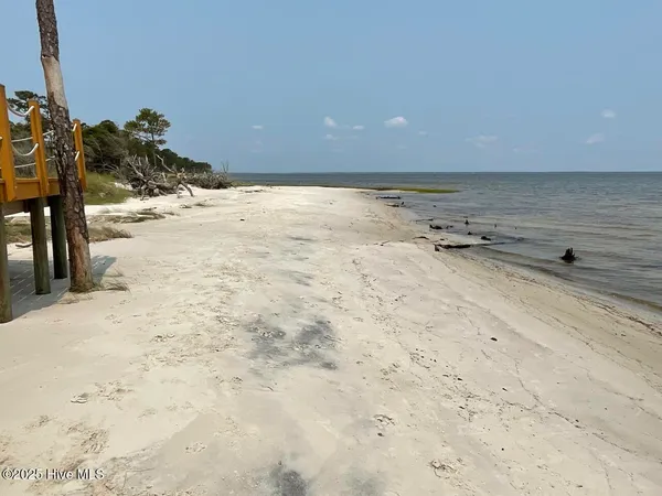 $249,000 | 740 Sandy Point Drive, Beaufort, NC 28516
