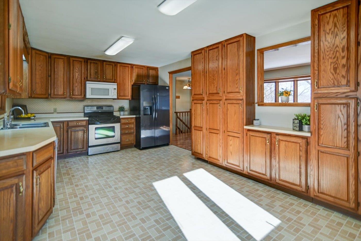 911 Valley Poynette, WI 53955 - Photo 11 of 37