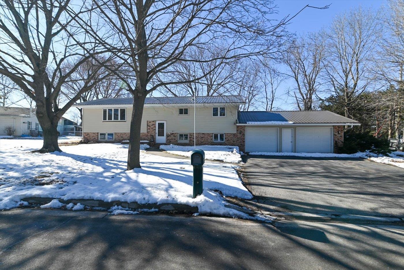 911 Valley Poynette, WI 53955 - Photo 2 of 37