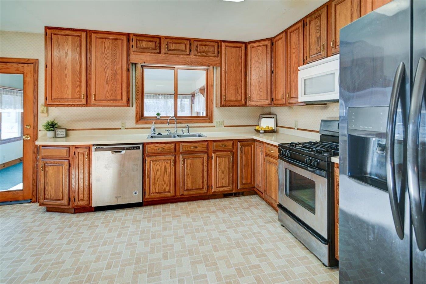 911 Valley Poynette, WI 53955 - Photo 7 of 37