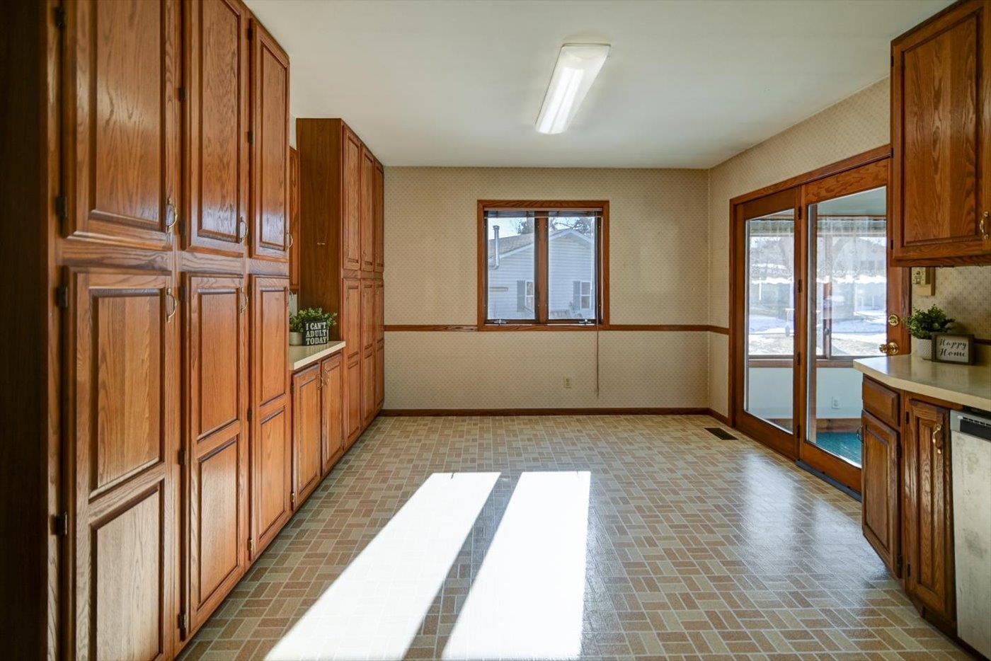 911 Valley Poynette, WI 53955 - Photo 8 of 37