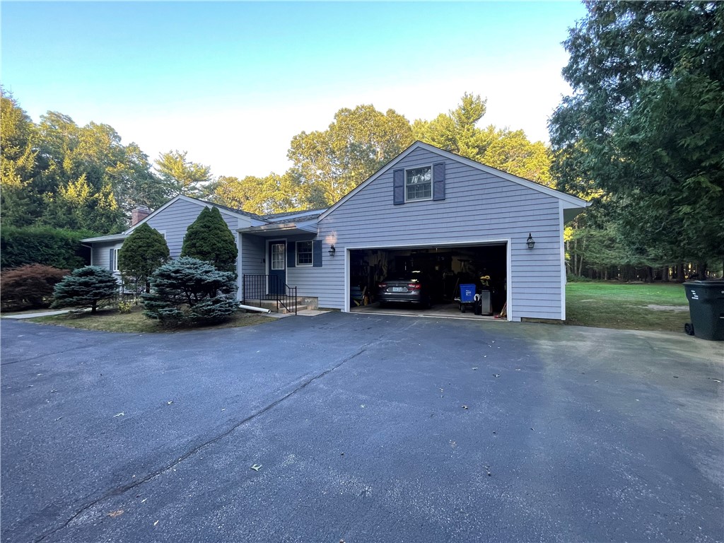 184 New Road Exeter, RI 02822 - Photo 3 of 8