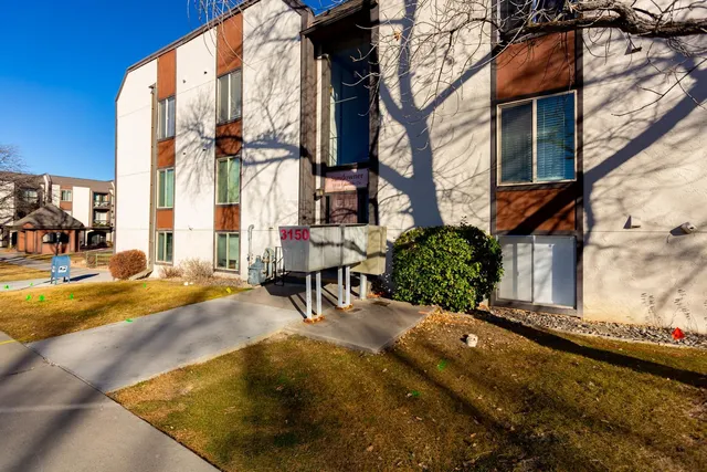 $220,000 | 3150 Lakeside Drive, Unit 206, Grand Junction, CO 81506