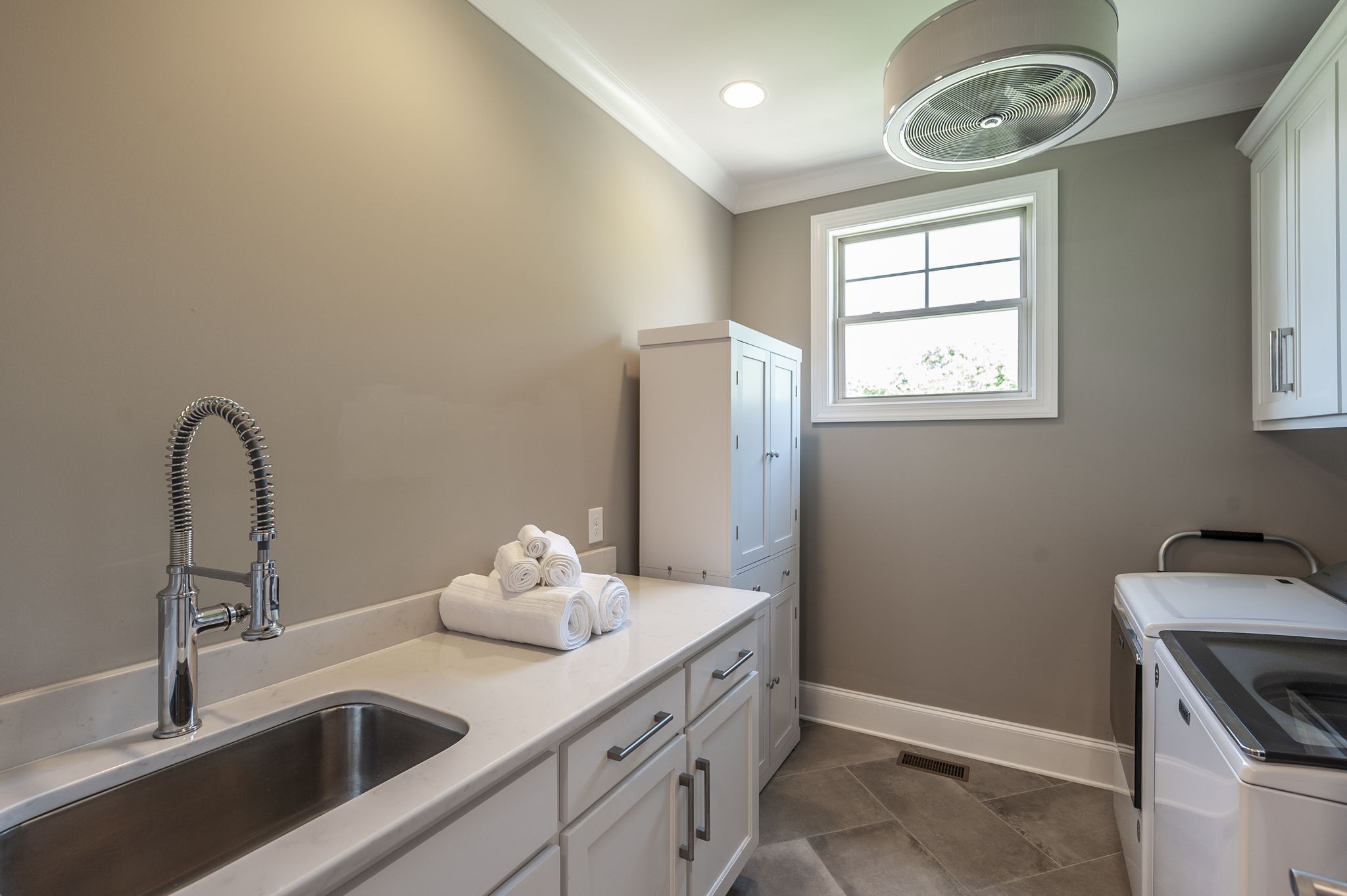 872 Douglas Bend Road Gallatin, TN 37066 - Photo 23 of 80 a bathroom with a sink and a mirror