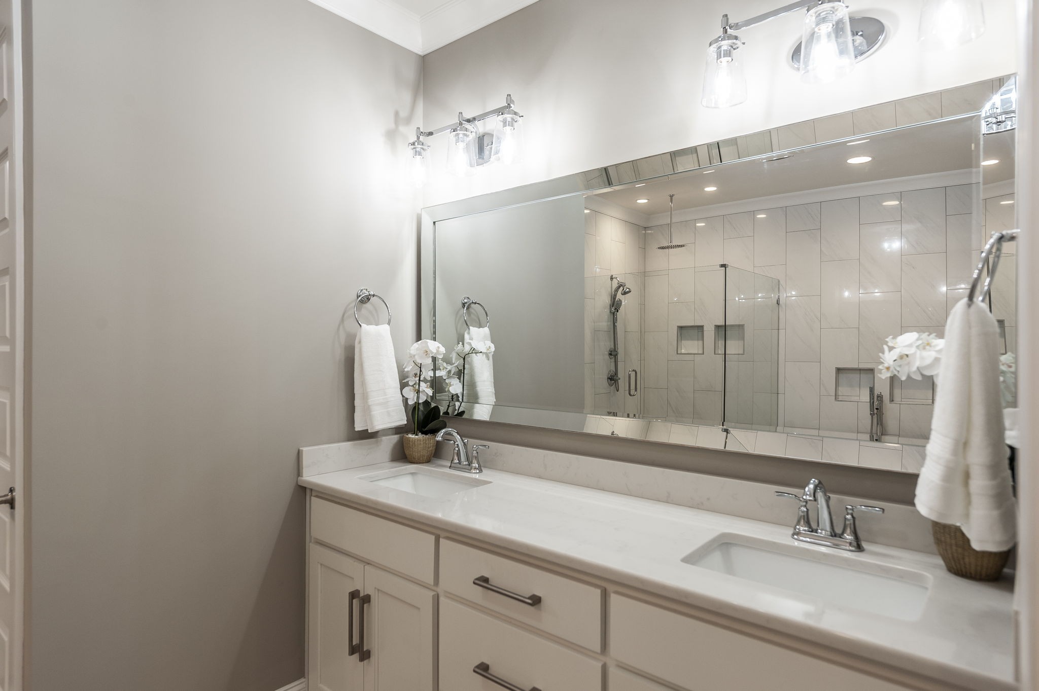 872 Douglas Bend Road Gallatin, TN 37066 - Photo 28 of 80 a bathroom with a sink and a mirror