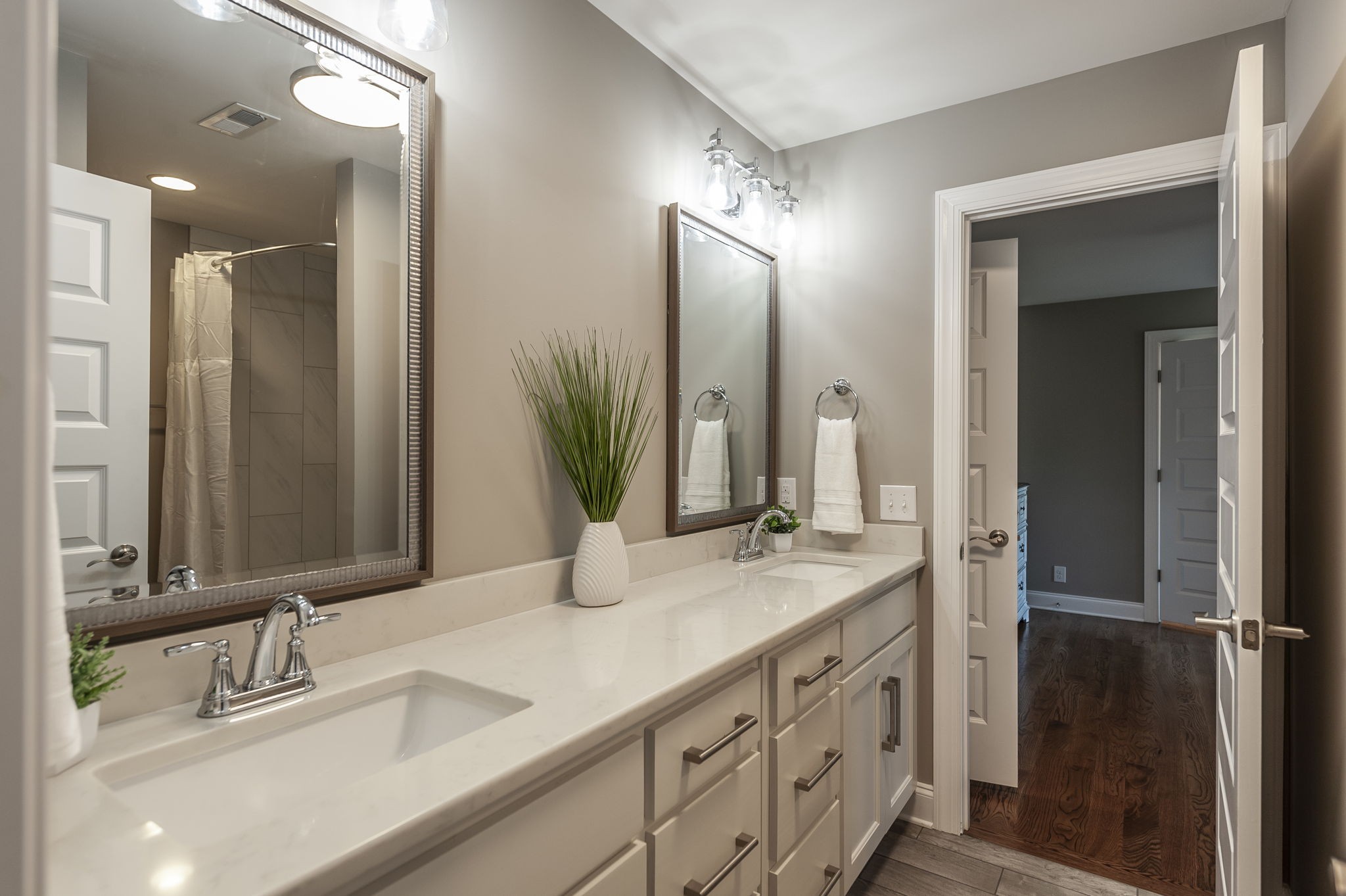 872 Douglas Bend Road Gallatin, TN 37066 - Photo 38 of 80 a bathroom with a sink and a mirror