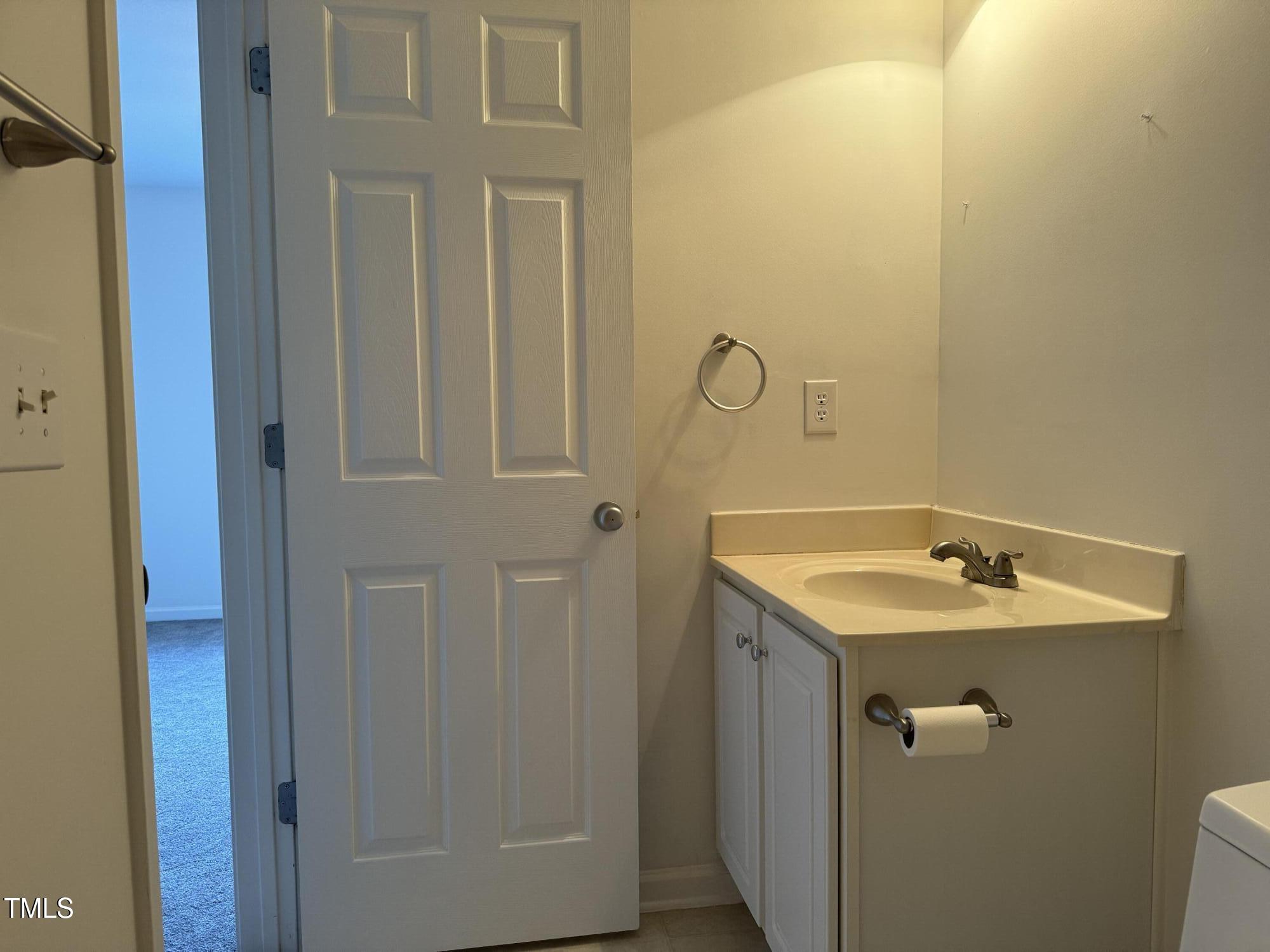 8227 City Loft Court Raleigh, NC 27613 - Photo 25 of 33 Full Bathroom