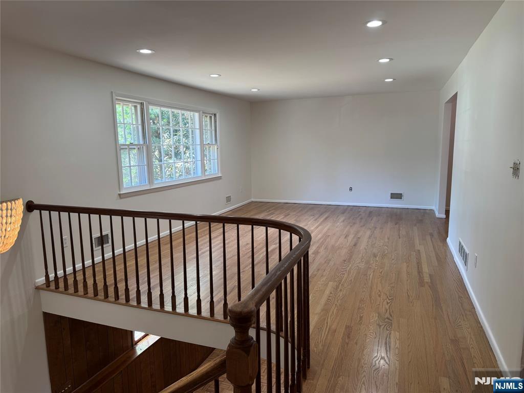 76 Cider Mill Road Hawthorne, NJ 07506 - Photo 4 of 38
