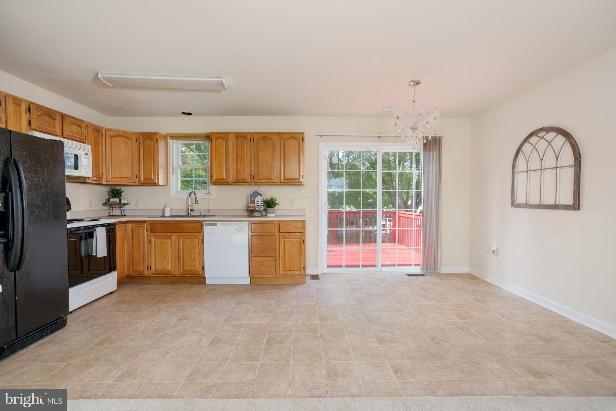 252 Sycamore Road Elkton, MD 21921 - Photo 3 of 17 Kitchen with glass door access to back deck
