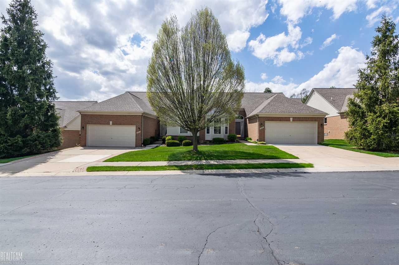 947 Churchill Circle Rochester, MI 48307 - Photo 2 of 35