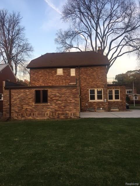 873 Rivard Boulevard Grosse Pointe, MI 48230 - Photo 2 of 13 BACK MLS.jpg