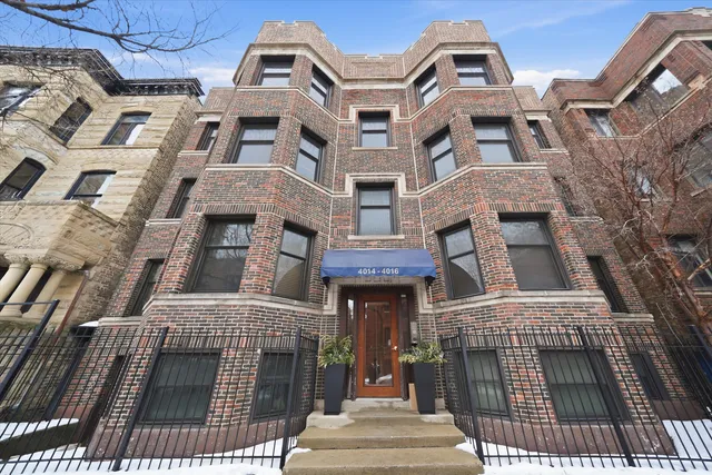 $425,000 | 4014 North Clarendon Avenue, Unit 4S, Chicago, IL 60613