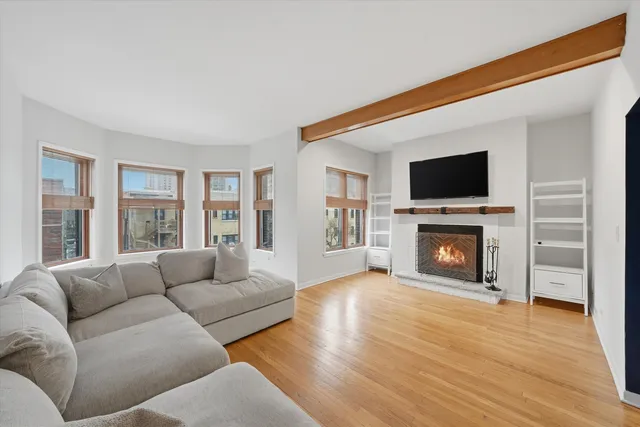 $425,000 | 4014 North Clarendon Avenue, Unit 4S, Chicago, IL 60613