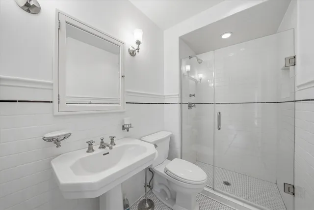 $425,000 | 4014 North Clarendon Avenue, Unit 4S, Chicago, IL 60613