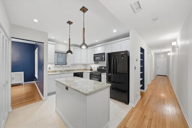 $425,000 | 4014 North Clarendon Avenue, Unit 4S, Chicago, IL 60613