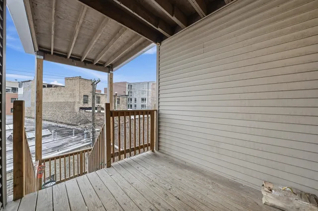 $425,000 | 4014 North Clarendon Avenue, Unit 4S, Chicago, IL 60613