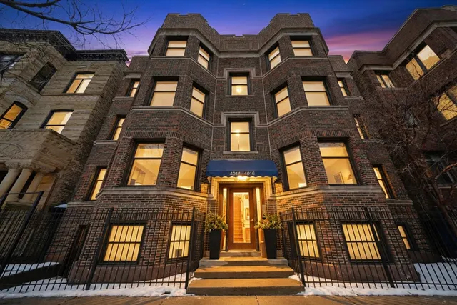 $425,000 | 4014 North Clarendon Avenue, Unit 4S, Chicago, IL 60613